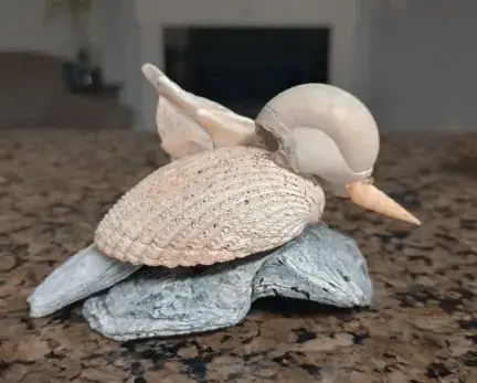 Image of sea bird crafted with sea shells.